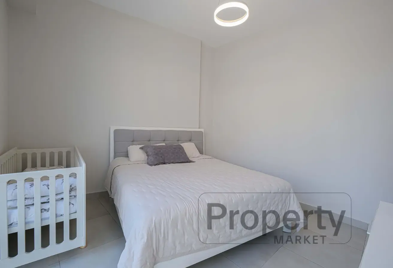 Well-Maintained | Balcony | Large Layout |Occupied
