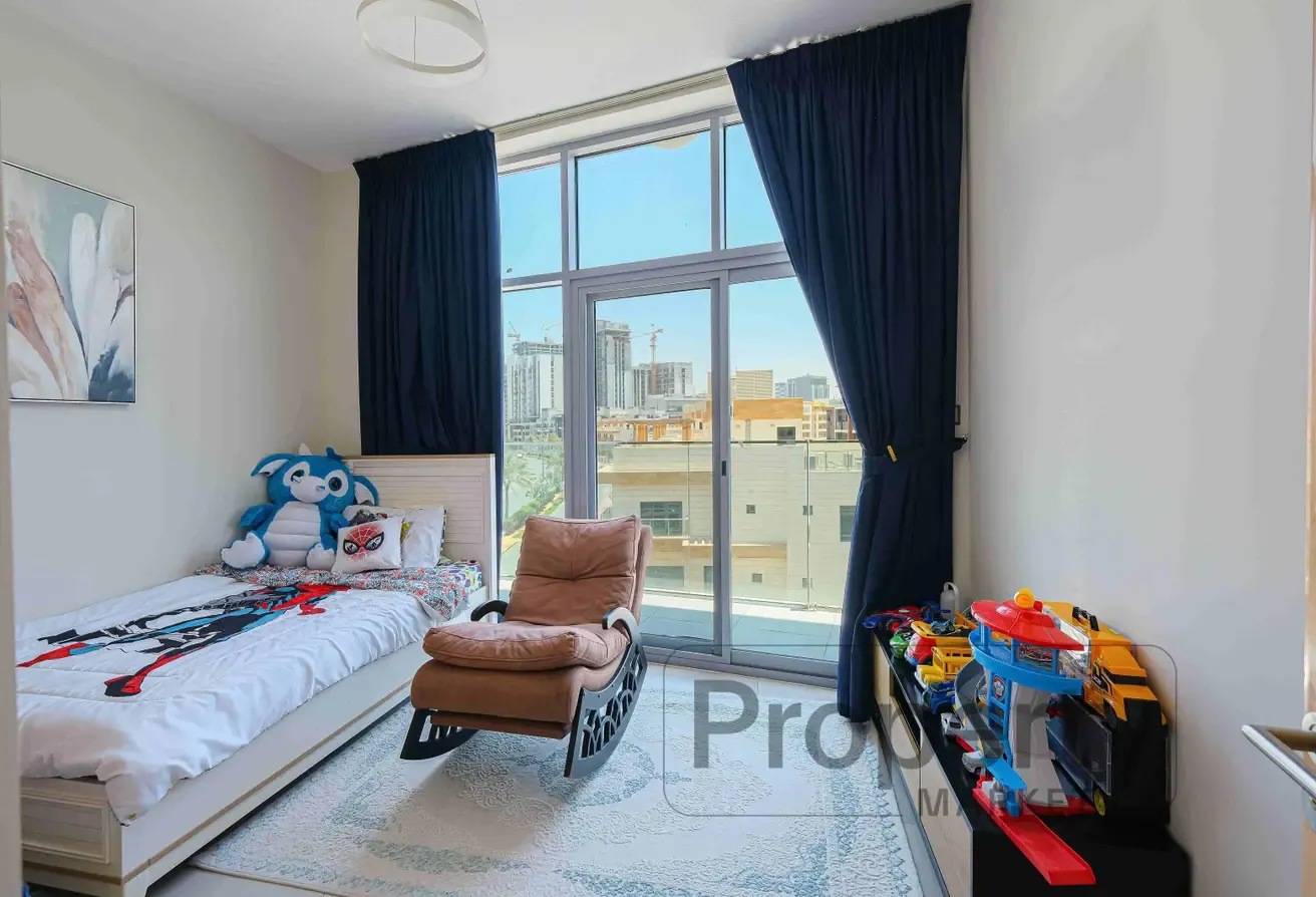 Well-Maintained | Balcony | Large Layout |Occupied