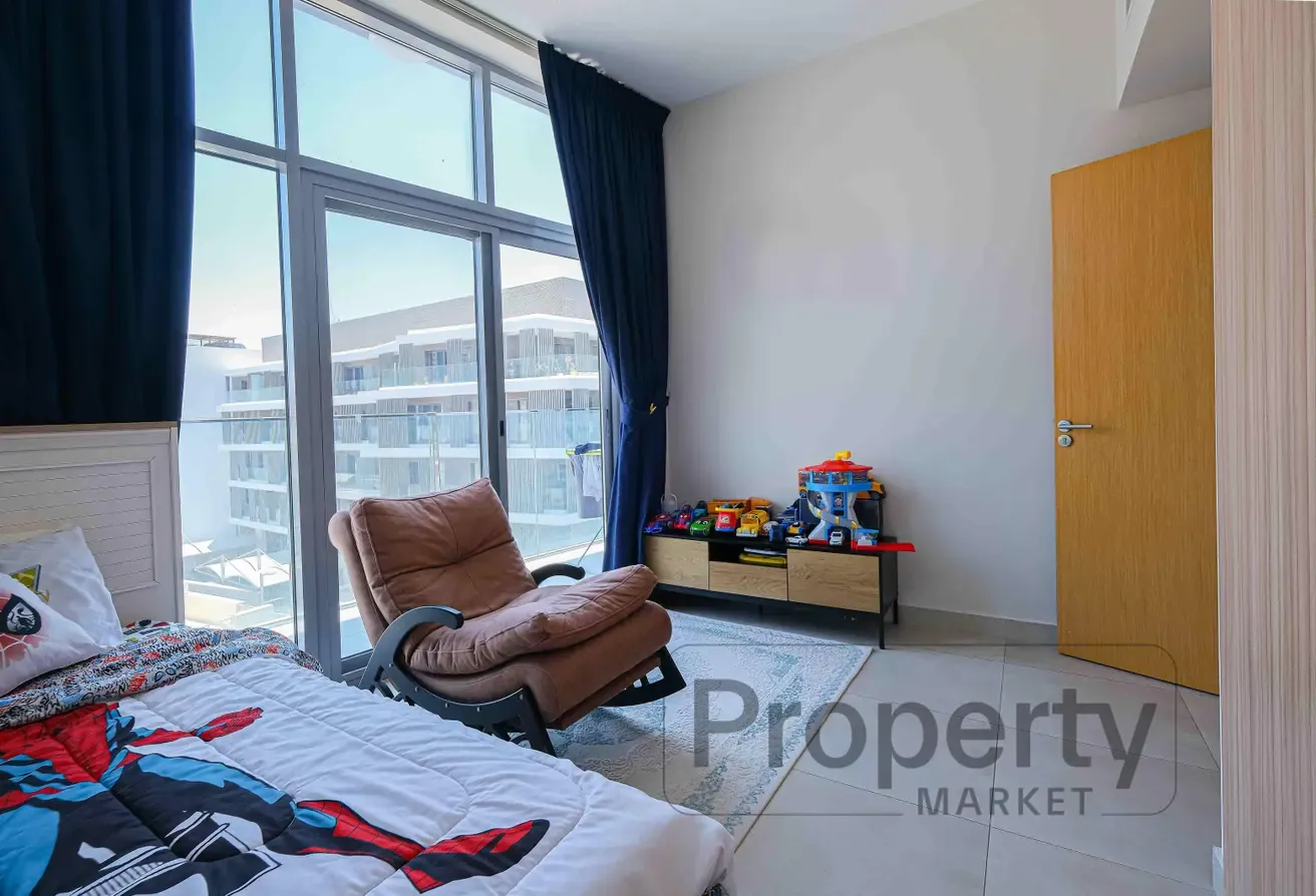 Well-Maintained | Balcony | Large Layout |Occupied