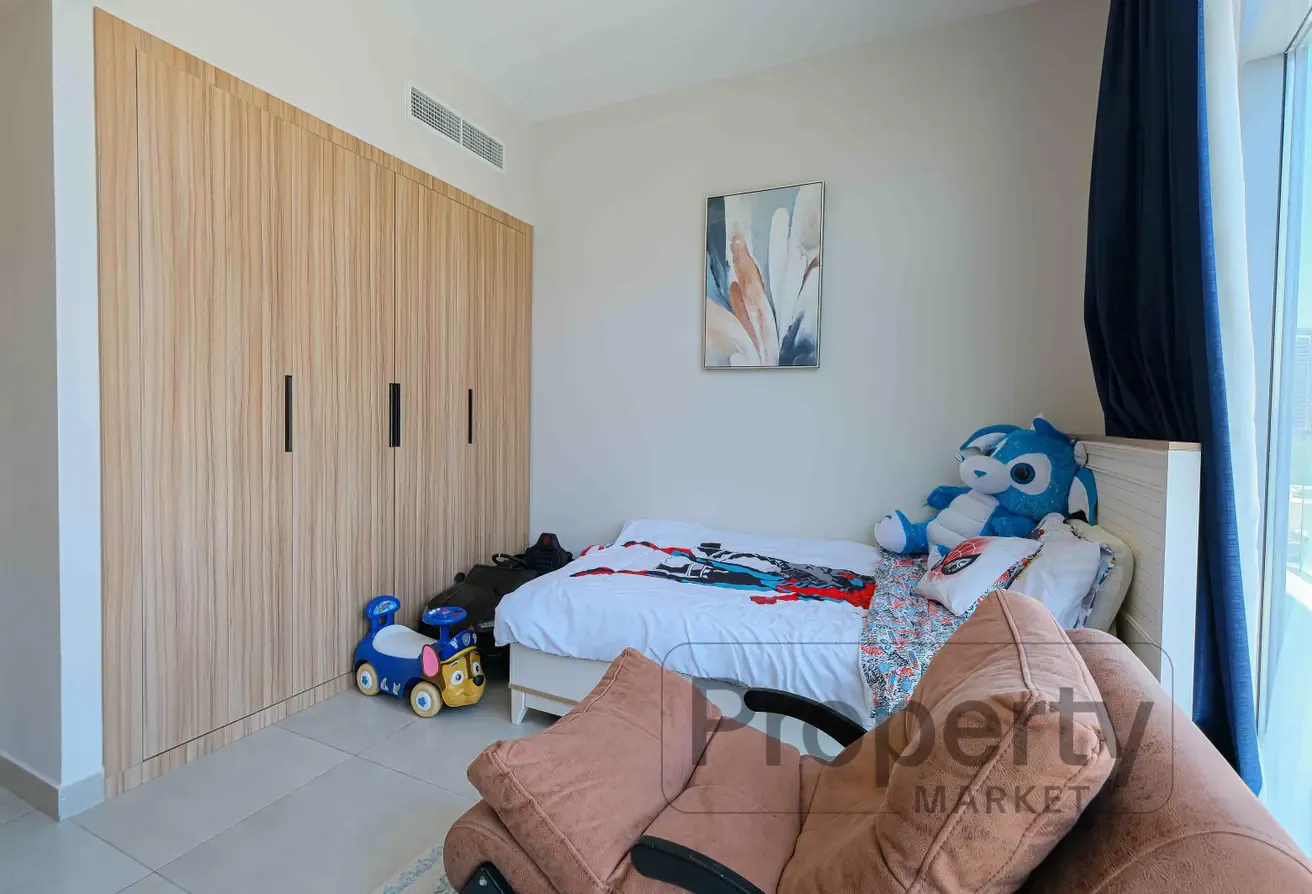 Well-Maintained | Balcony | Large Layout |Occupied