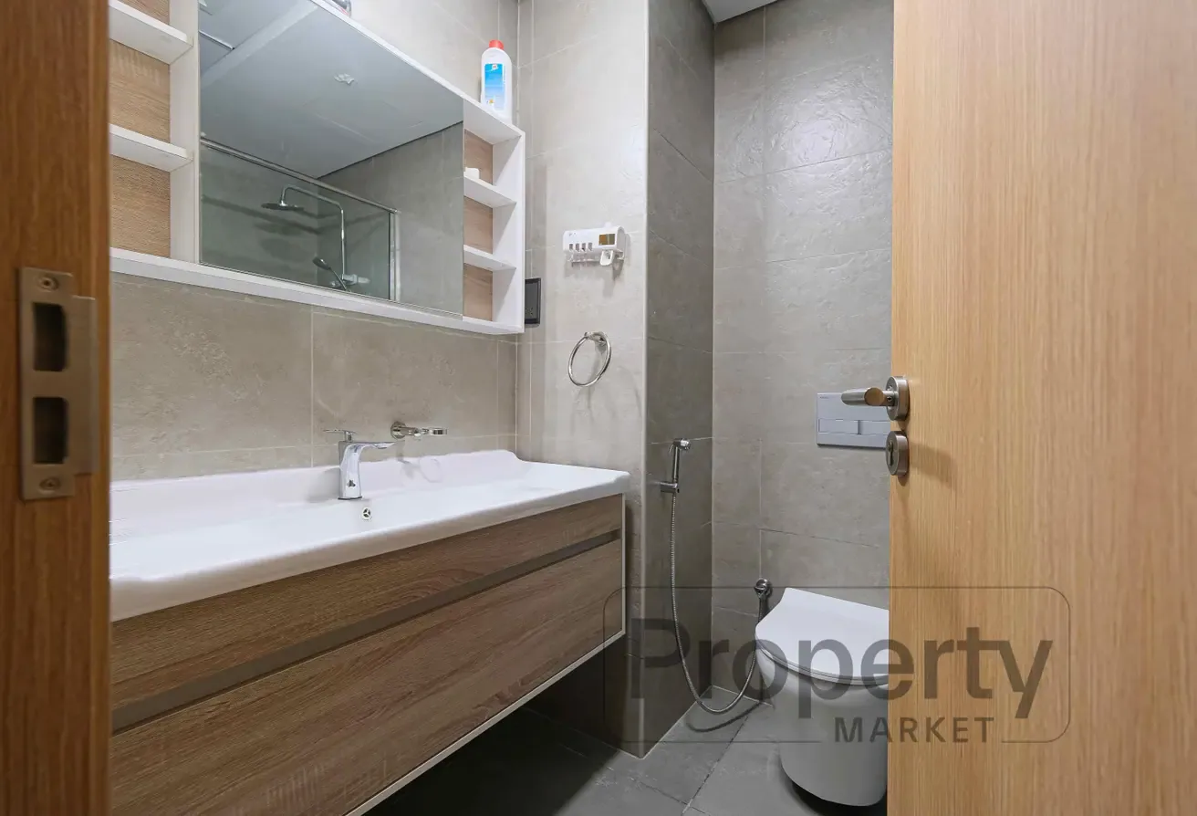 Well-Maintained | Balcony | Large Layout |Occupied