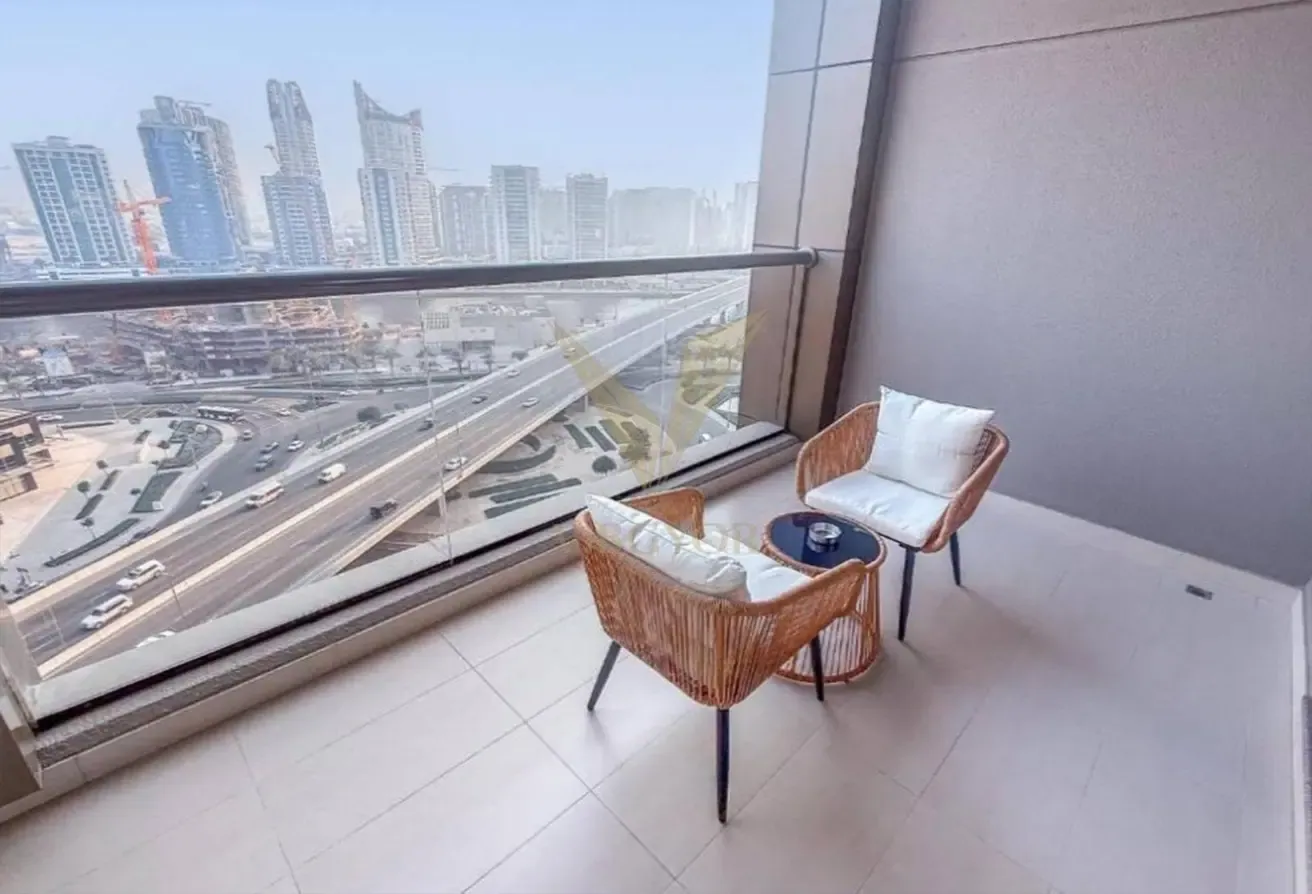 Modern Studio Apartment with Parking and Amenities