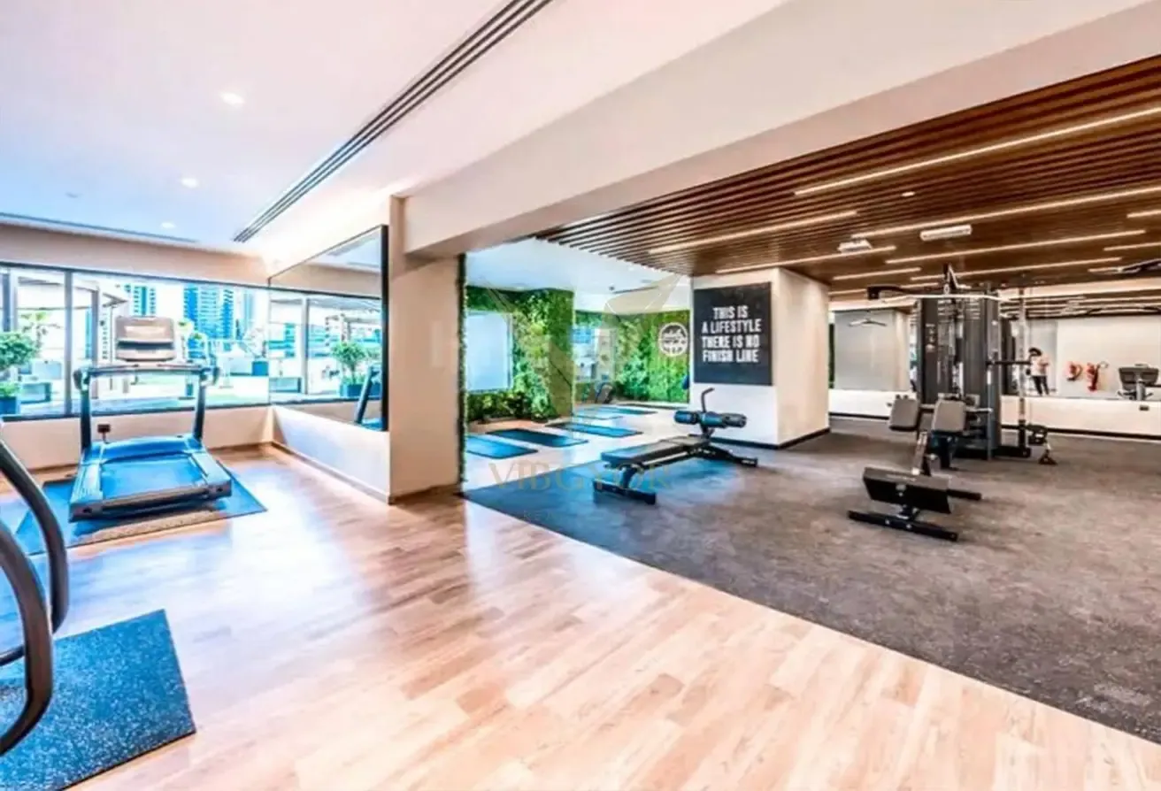 Modern Studio Apartment with Parking and Amenities