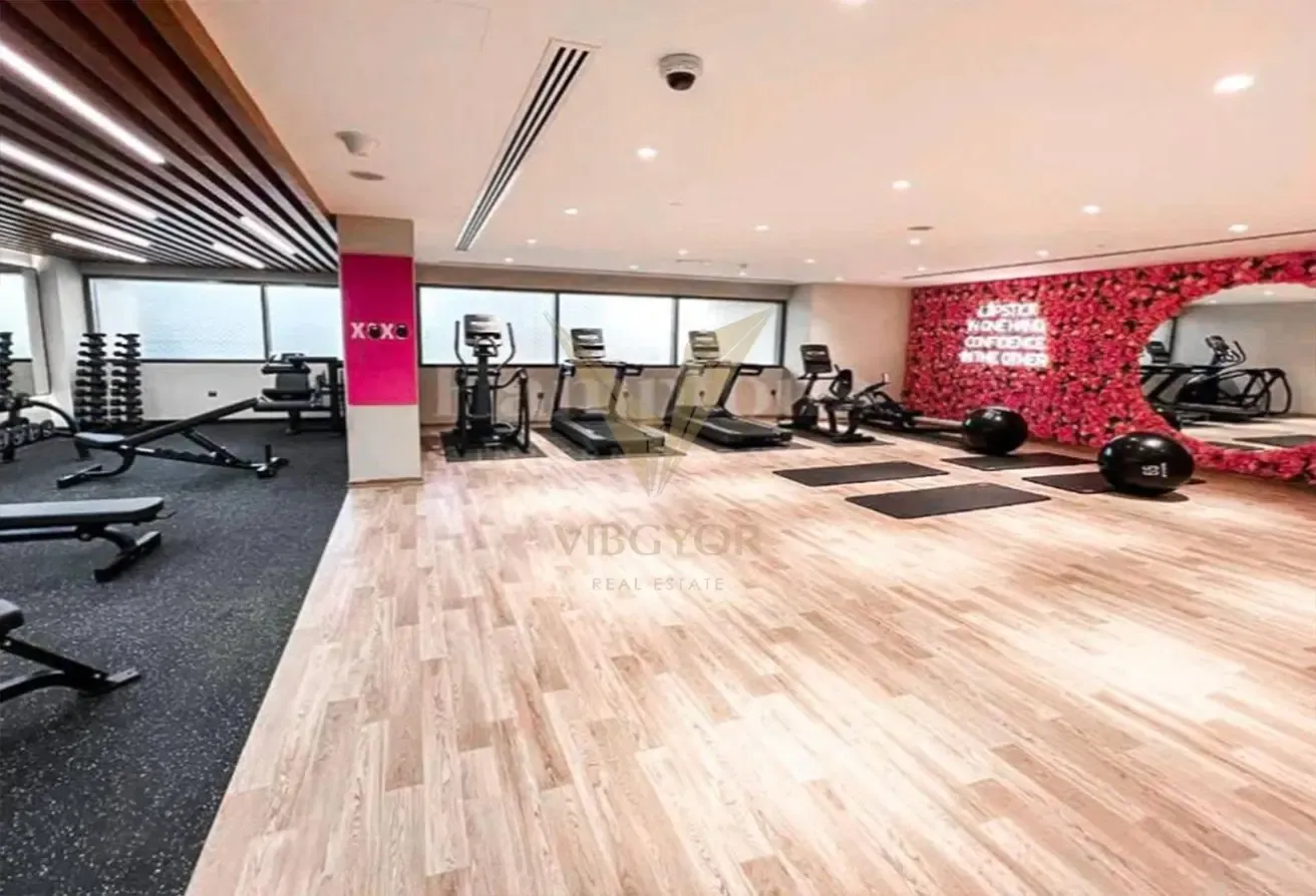 Modern Studio Apartment with Parking and Amenities