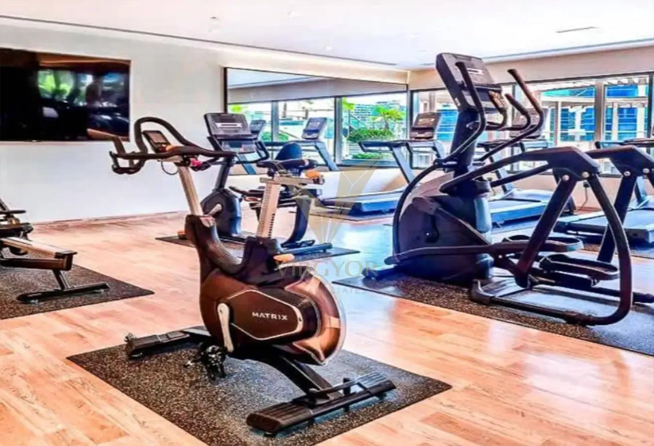 Modern Studio Apartment with Parking and Amenities