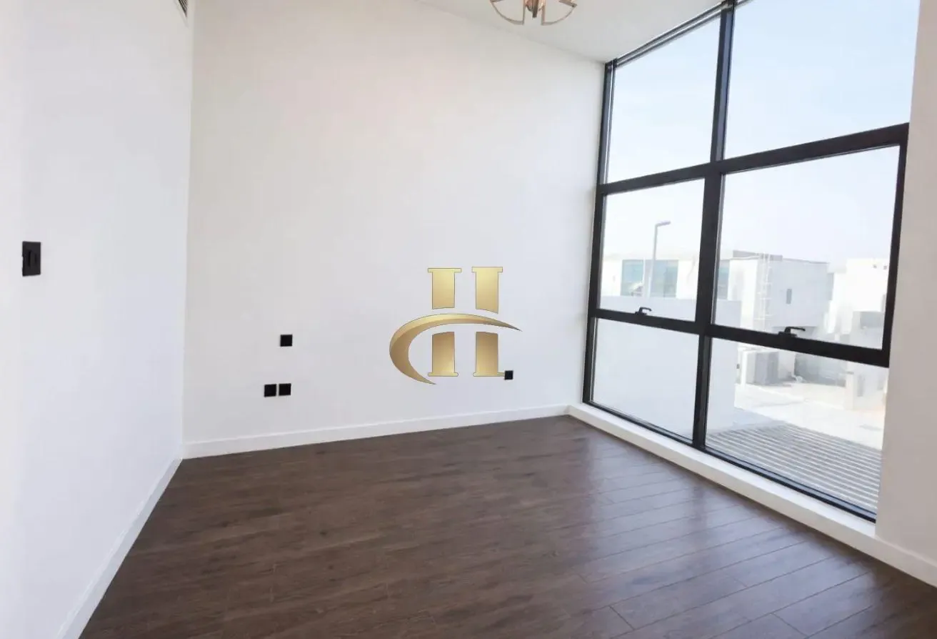 LUXURY LIVING CLOSE  TO POOL AND PARK | NO AGENTS