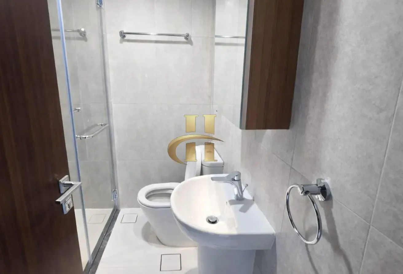 LUXURY LIVING CLOSE  TO POOL AND PARK | NO AGENTS