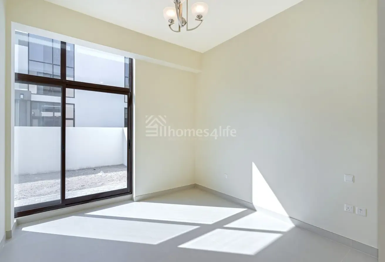 Close to 2 Parks | Vacant | Back To Back
