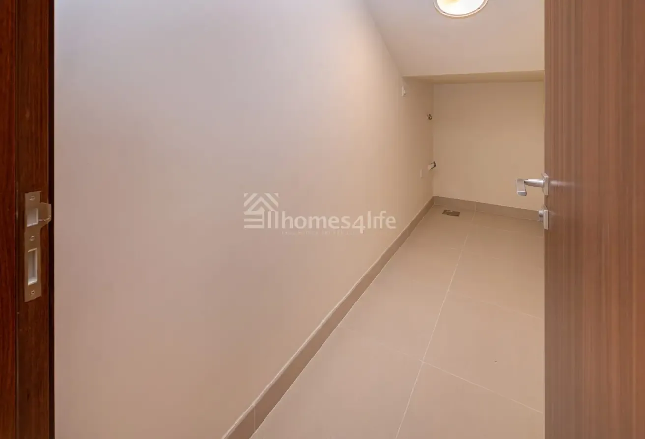 Close to 2 Parks | Vacant | Back To Back