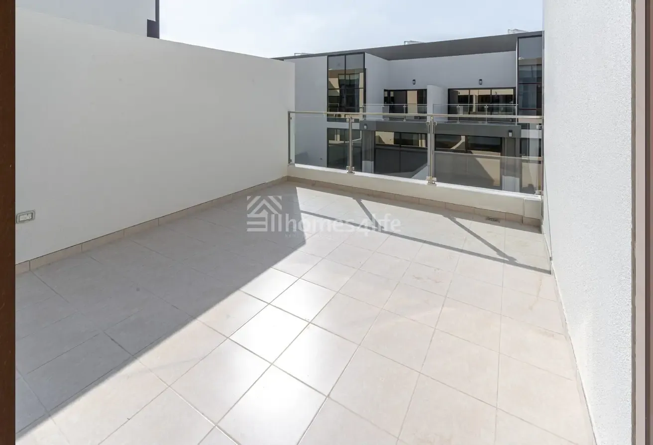 Close to 2 Parks | Vacant | Back To Back