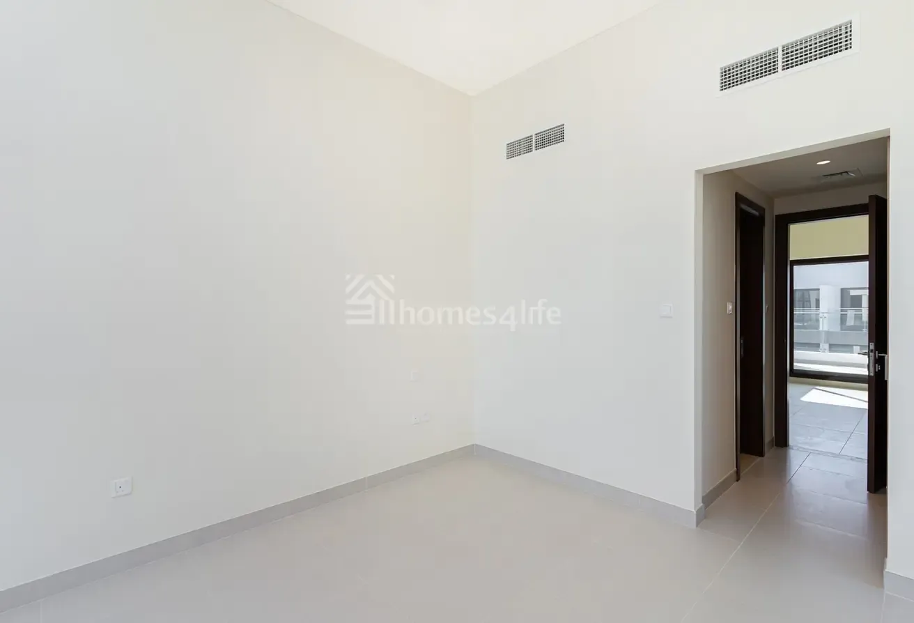 Close to 2 Parks | Vacant | Back To Back