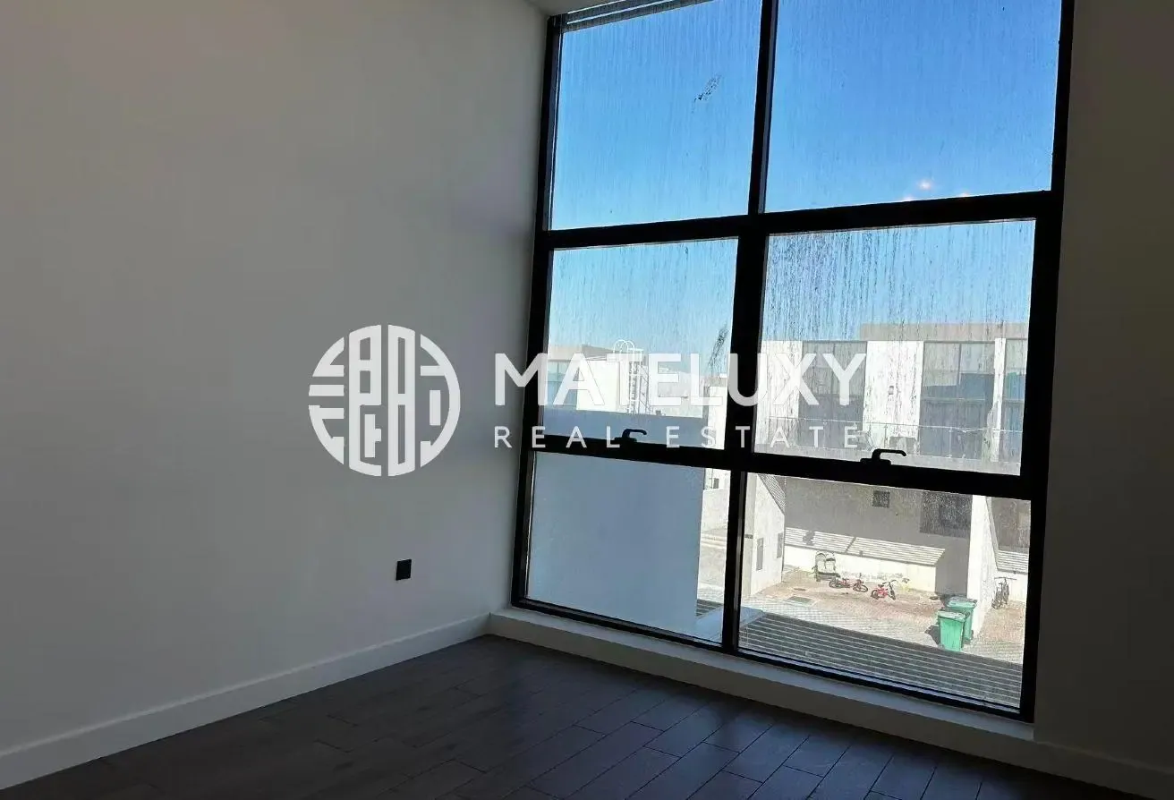 Vacant | Brand New | Close to Park