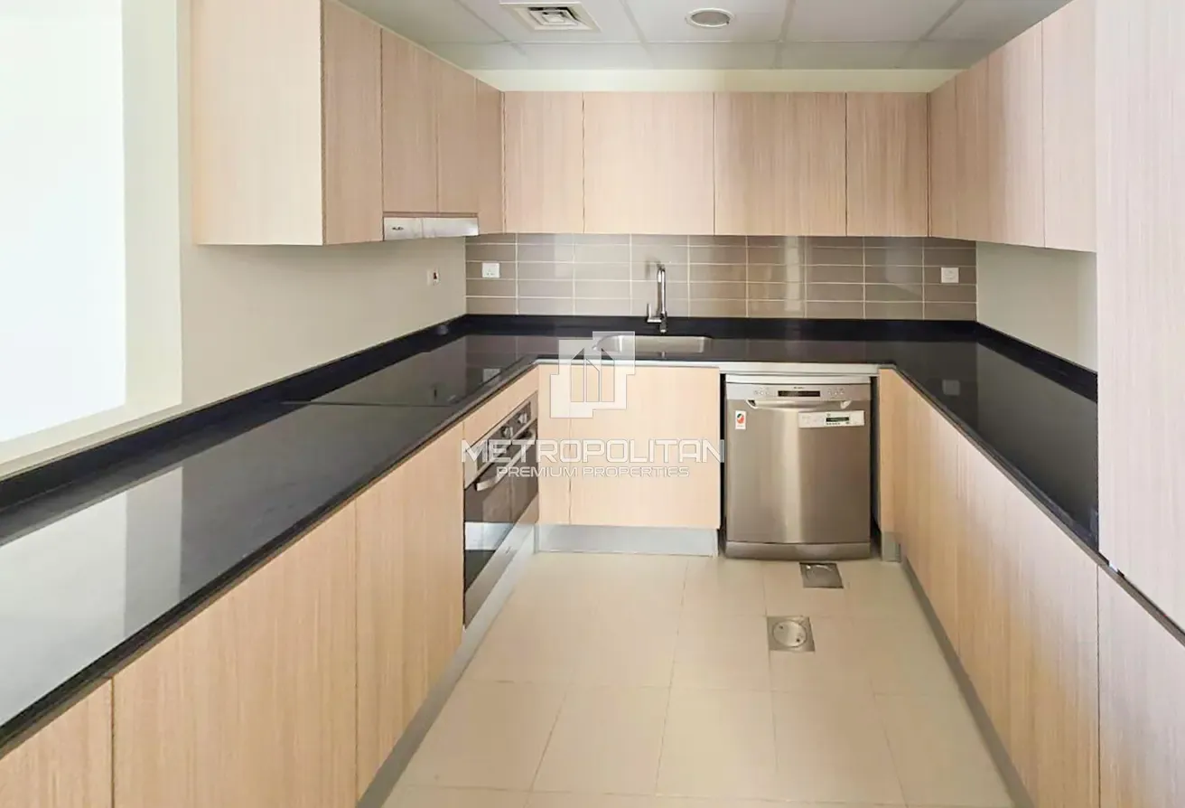 Spacious Layout | Single Row | Corner Unit | Vastu