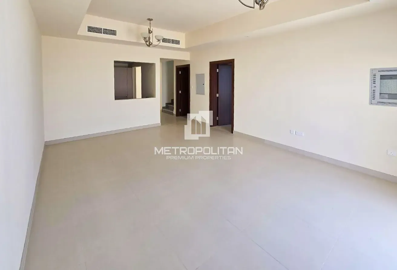 Spacious Layout | Single Row | Corner Unit | Vastu