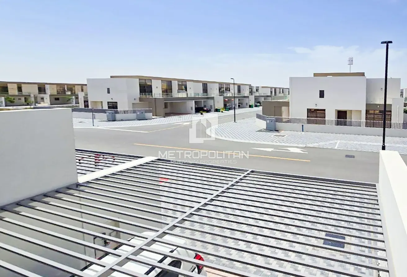 Spacious Layout | Single Row | Corner Unit | Vastu