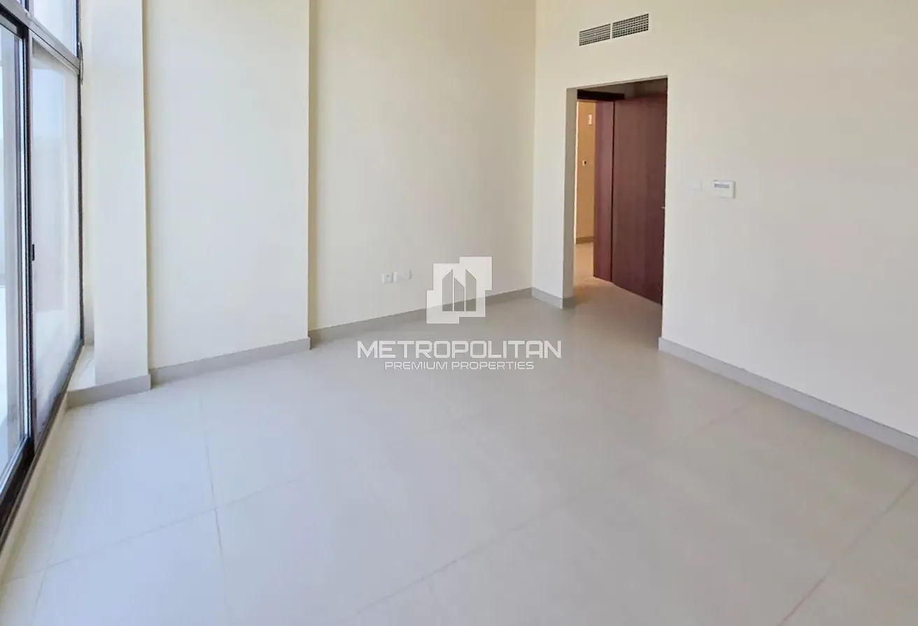 Spacious Layout | Single Row | Corner Unit | Vastu