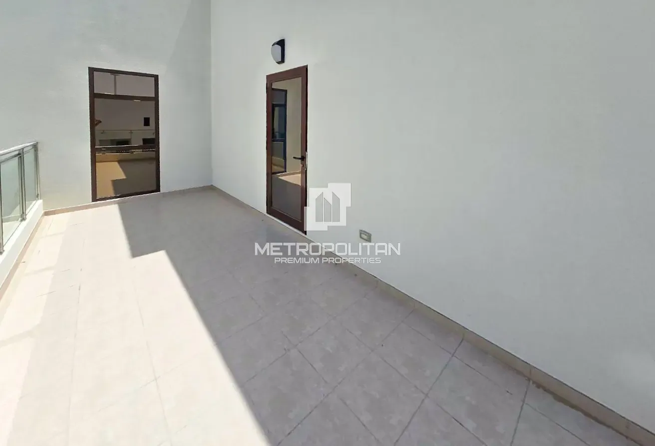 Spacious Layout | Single Row | Corner Unit | Vastu
