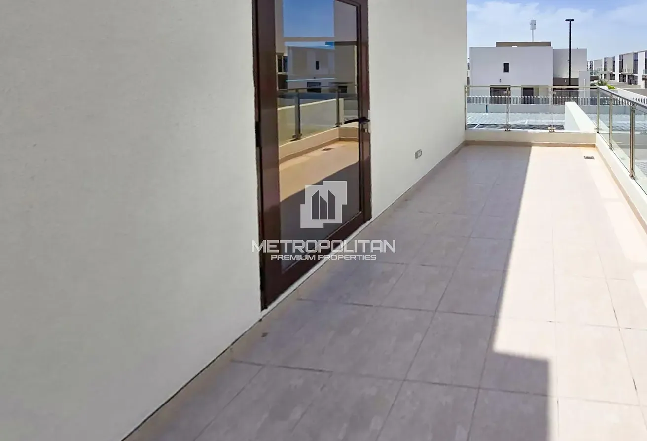 Spacious Layout | Single Row | Corner Unit | Vastu