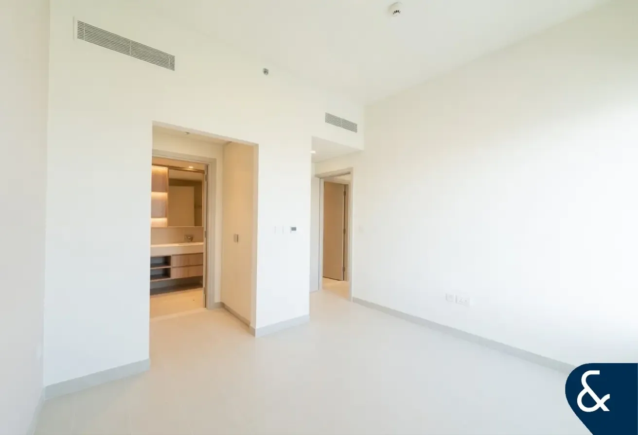 High Floor I Full Park View I Vacant Now