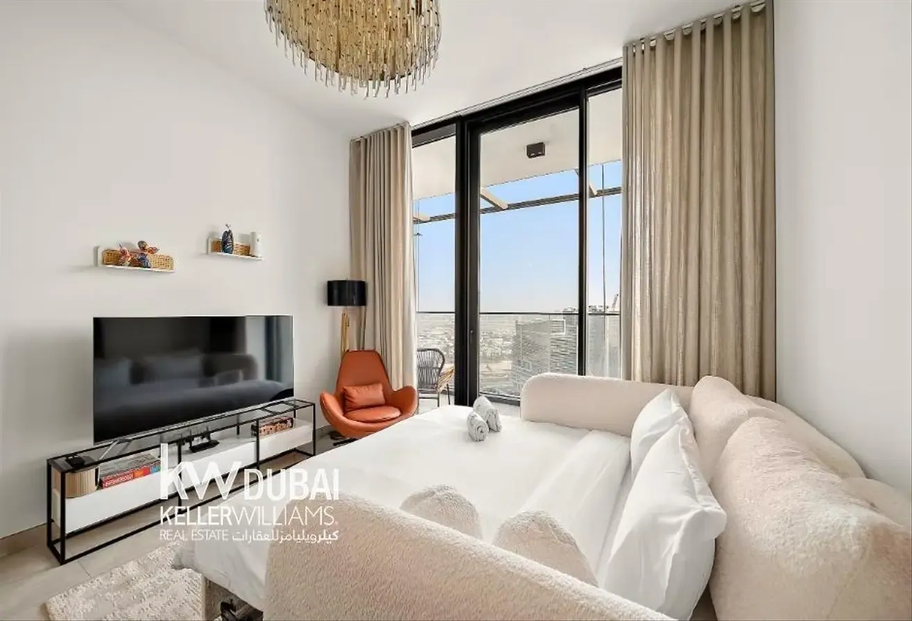FULLY FURNISHED I HIGH FLOOR I BRIGHT LAYOUT