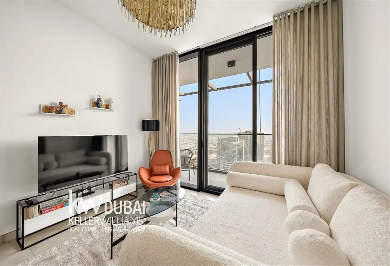 FULLY FURNISHED I HIGH FLOOR I BRIGHT LAYOUT
