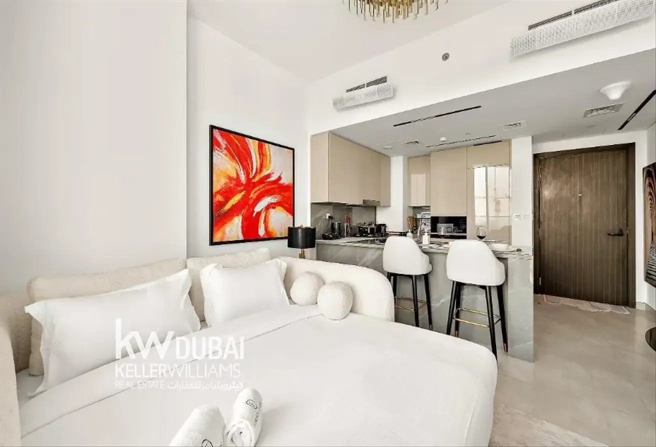 FULLY FURNISHED I HIGH FLOOR I BRIGHT LAYOUT