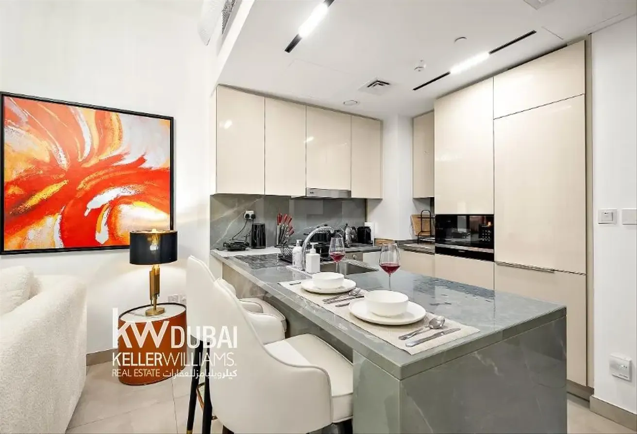 FULLY FURNISHED I HIGH FLOOR I BRIGHT LAYOUT