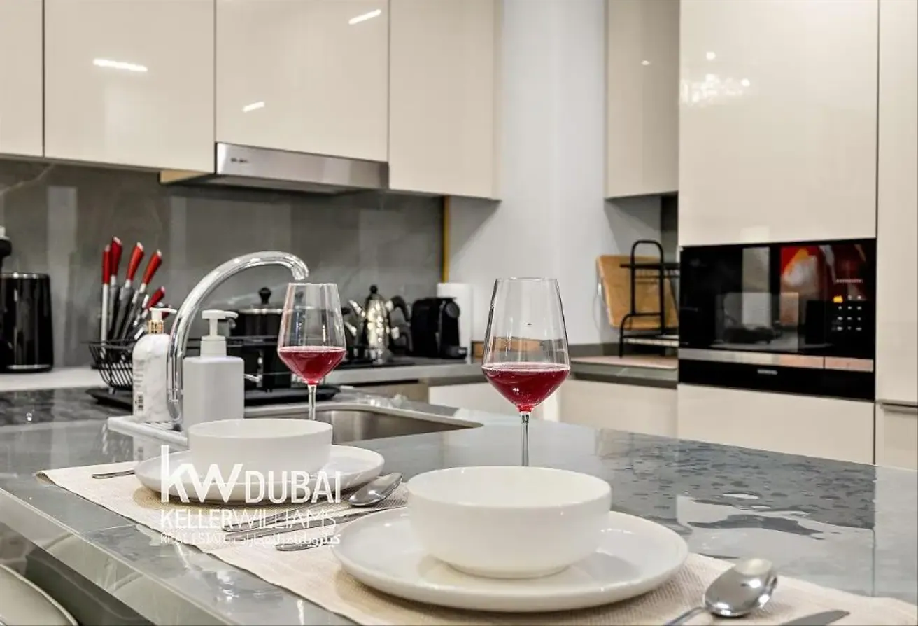 FULLY FURNISHED I HIGH FLOOR I BRIGHT LAYOUT