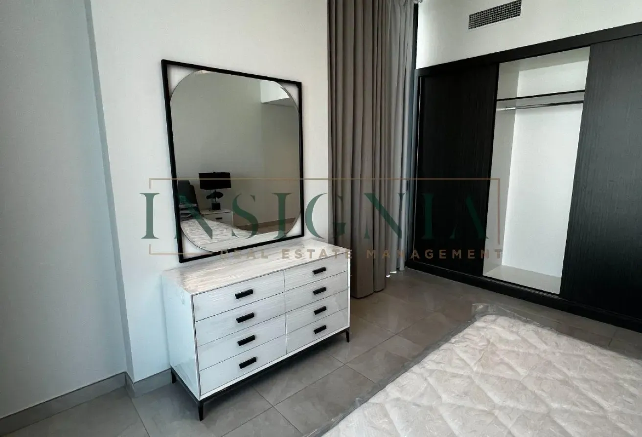 Furnished High Floor Spacious Partial Canal View