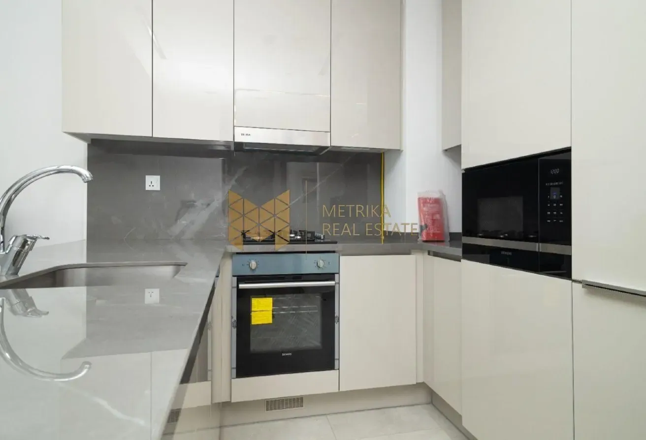 Furnished 1 BR | Low Floor | Prime Location