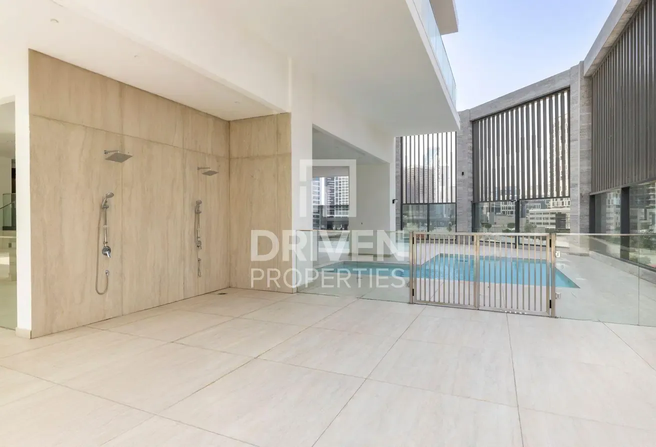 Burj Khalifa View | Furnished and Vacant