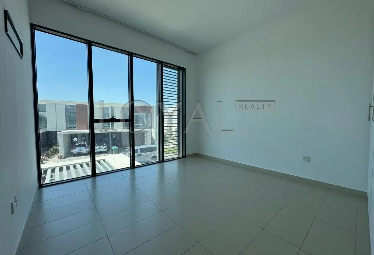 Vacant | Big Plot | Prime Location