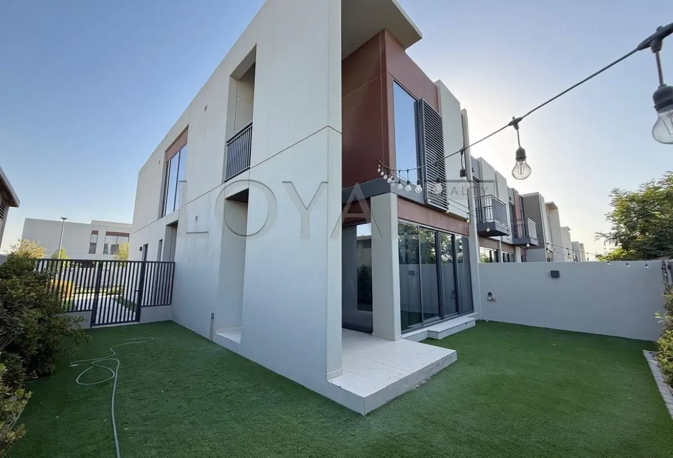 True Corner Unit | Single Row | Spacious