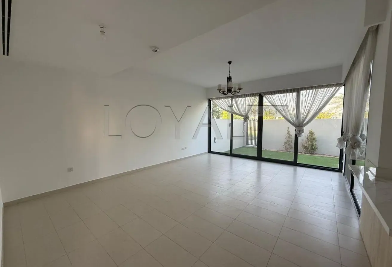True Corner Unit | Single Row | Spacious