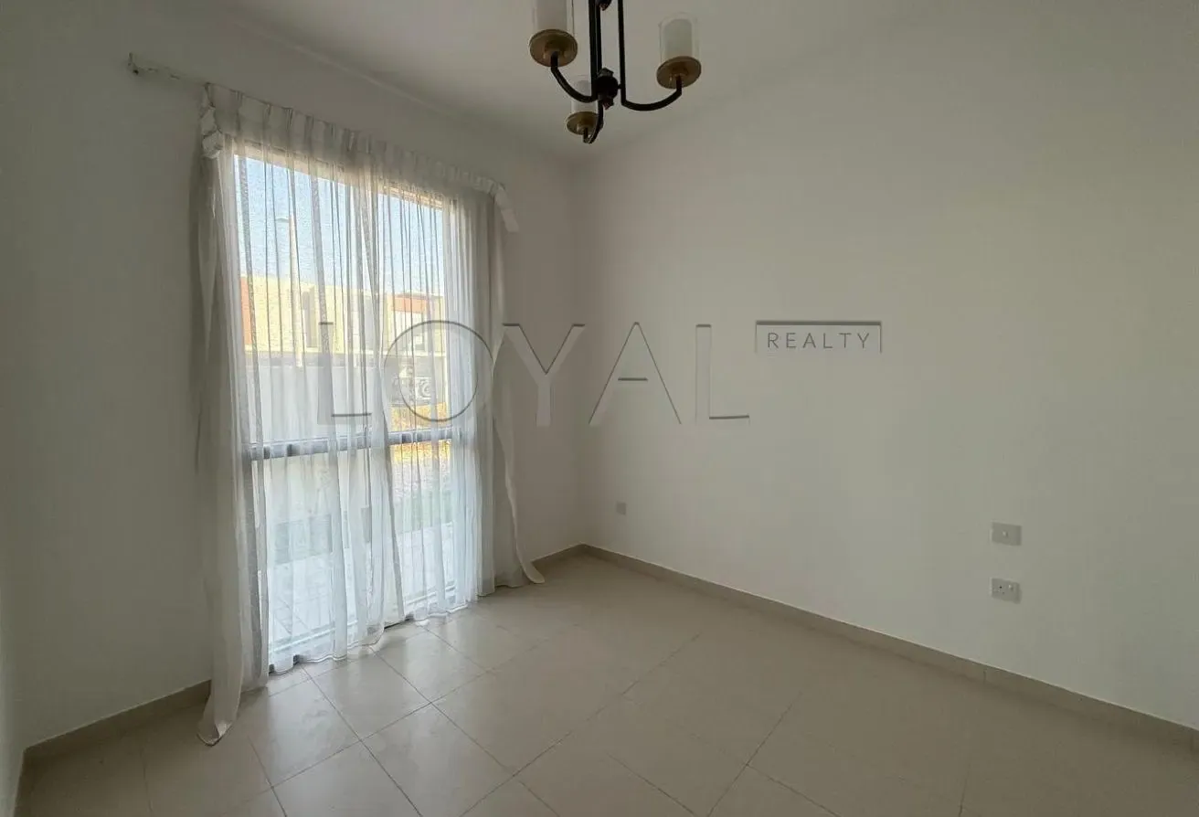 True Corner Unit | Single Row | Spacious