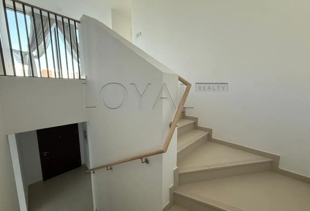 True Corner Unit | Single Row | Spacious