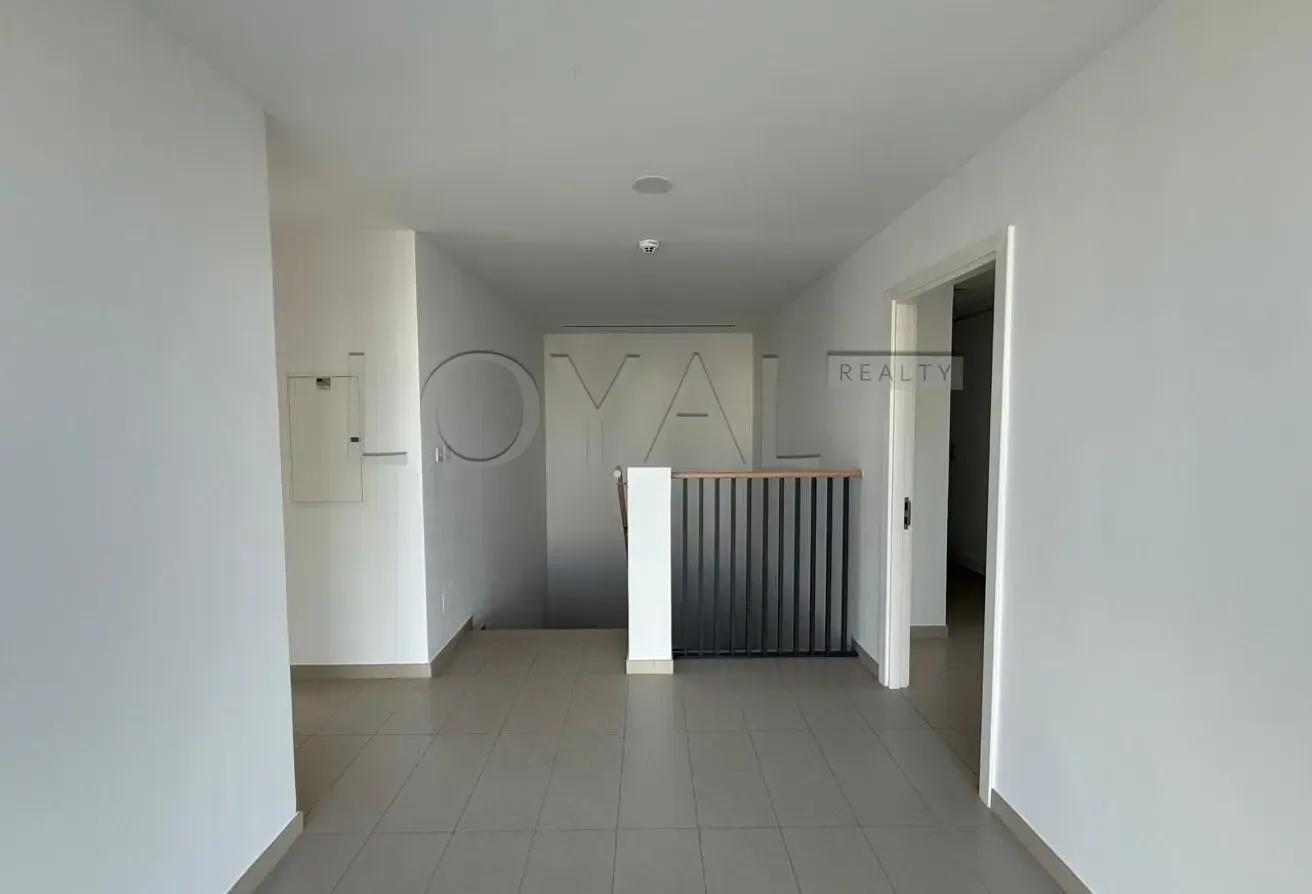 True Corner Unit | Single Row | Spacious