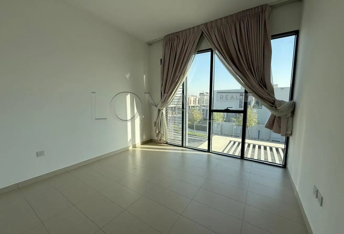 True Corner Unit | Single Row | Spacious