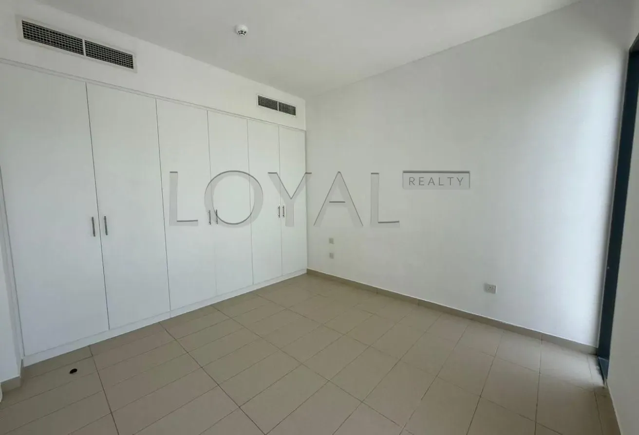 True Corner Unit | Single Row | Spacious