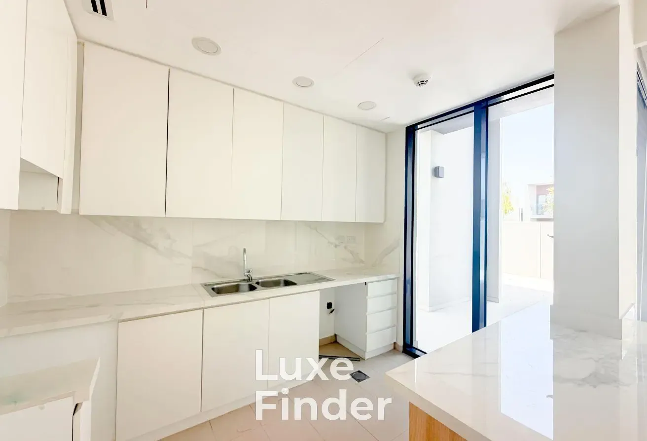 Corner Unit | Close to Pool | Vacant