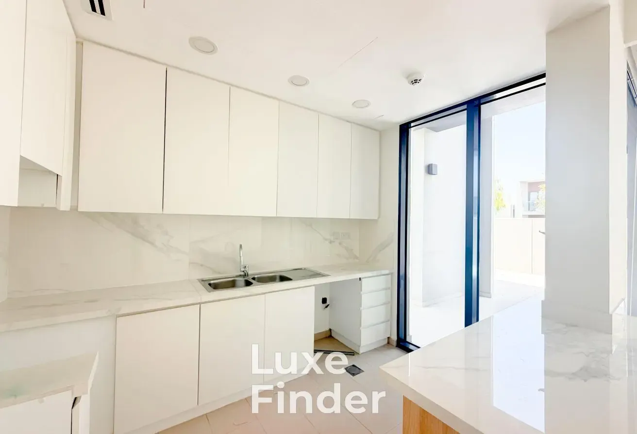 Spacious Layout | Single Row | Prime Location