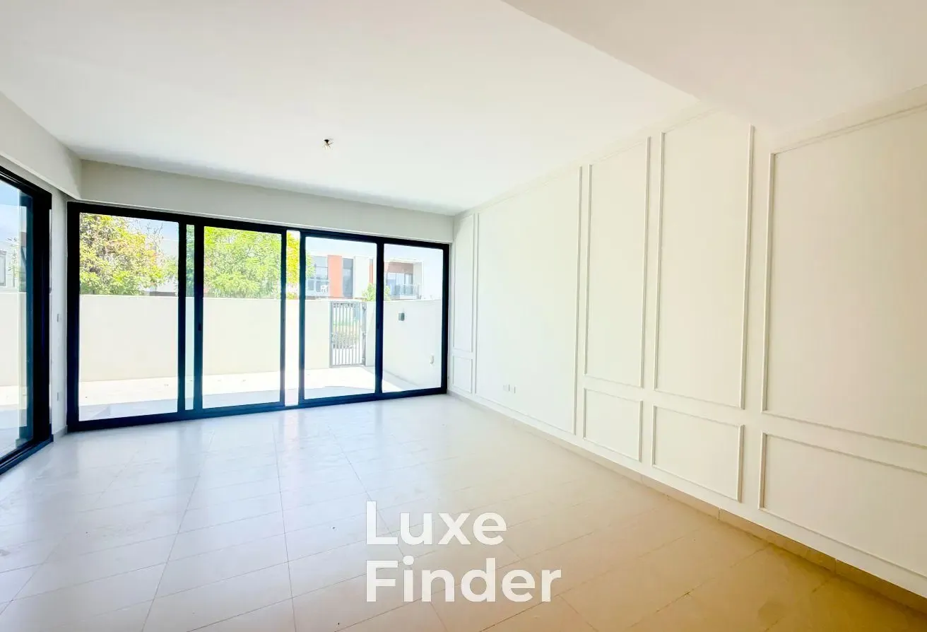 Spacious Layout | Single Row | Prime Location