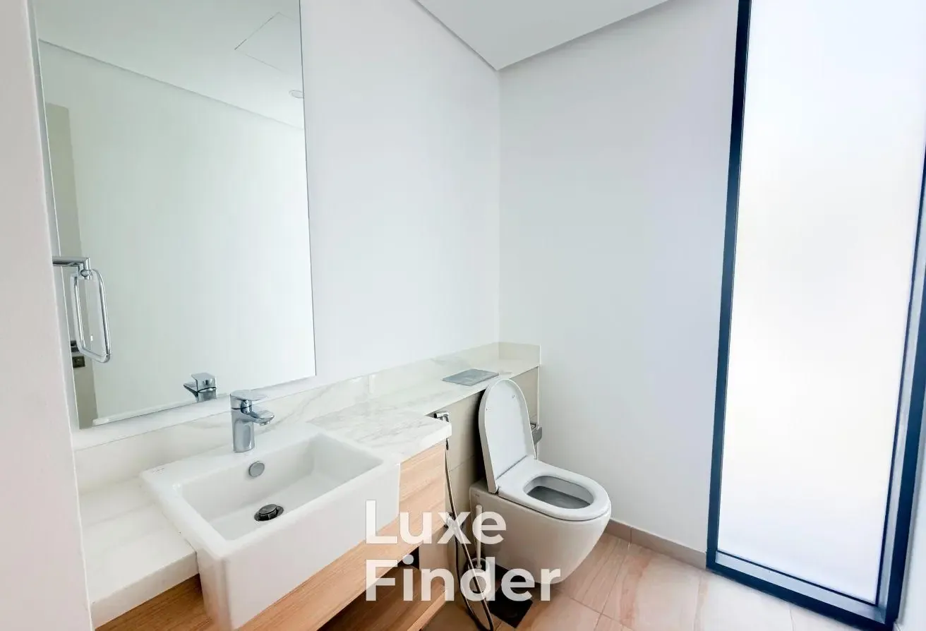 Spacious Layout | Single Row | Prime Location