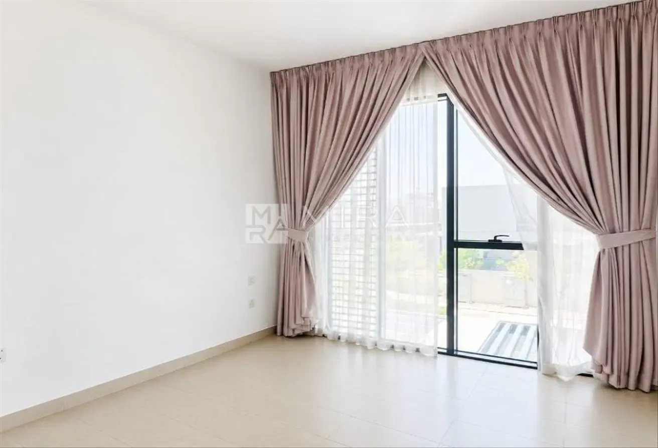Corner Plot I Negotiable I Plus Maid