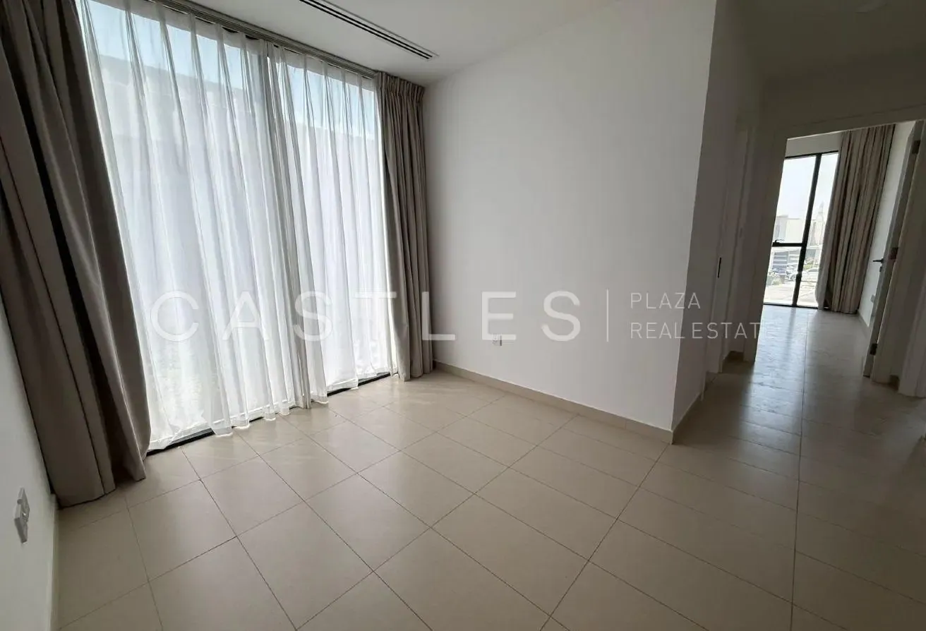 Modern 4BR Townhouse| Private Garden| Pet-Friendly
