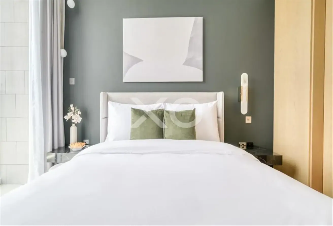 Exclusive | 12 Cheques | Furnished
