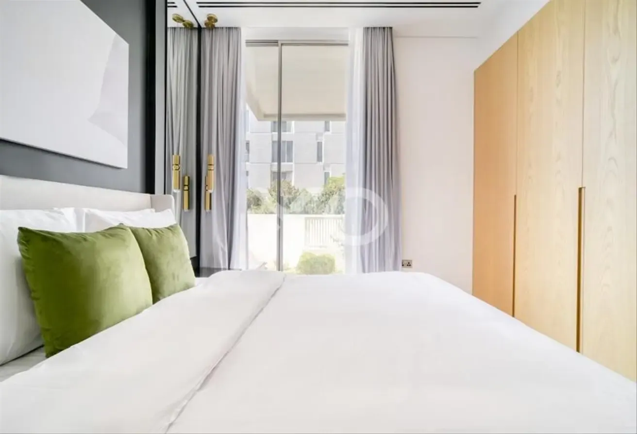 Exclusive | 12 Cheques | Furnished