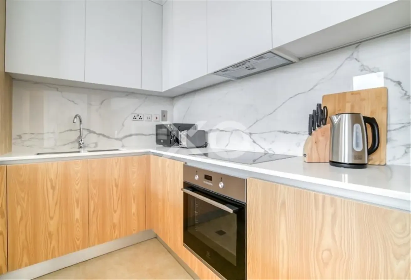 Exclusive | 12 Cheques | Furnished