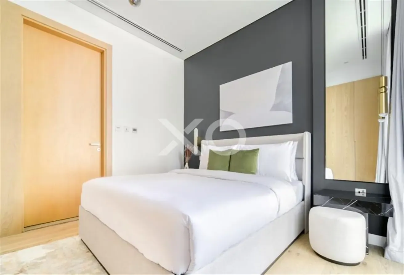 Exclusive | 12 Cheques | Furnished