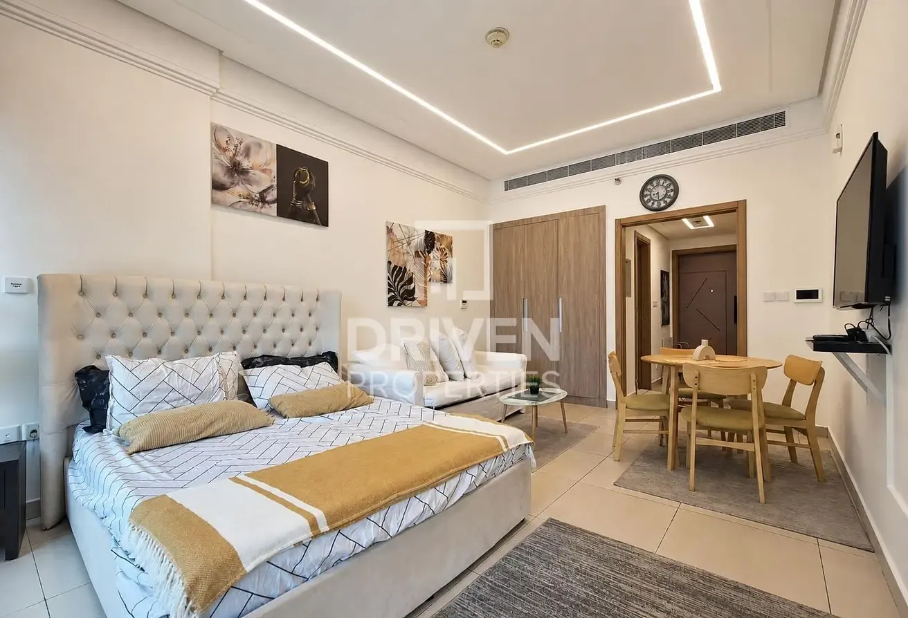 Modern | Premium Amenities | Multiple Cheques